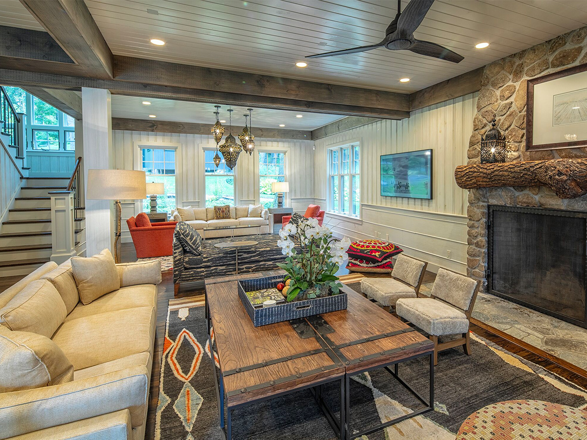 Living Room with white walls and rustic beams