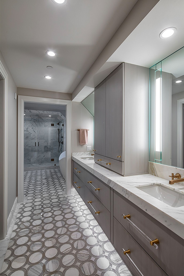 Master bathroom with round floor tile