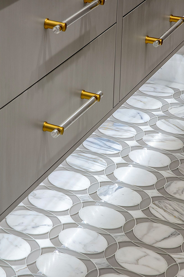 Master bathroom with round floor tile detail
